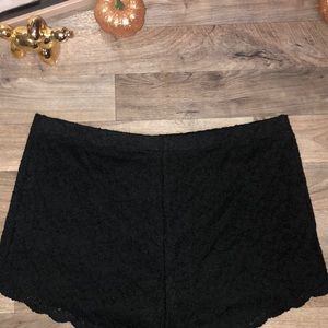 Express Shorts - Black Lace Express Shorts!🖤 Express Shorts - Black Lace Express Shorts!🖤